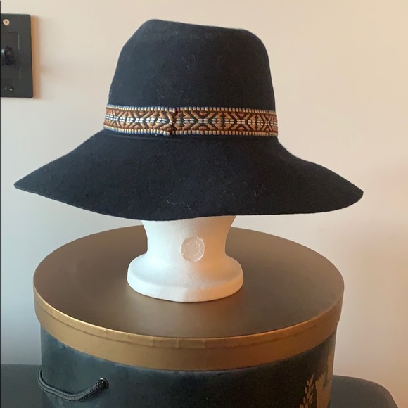 Lovely Bird Navy 100% wool hat - Picture 3 of 6